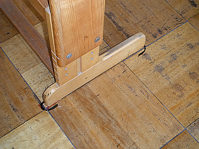 床の印で机を整頓する
